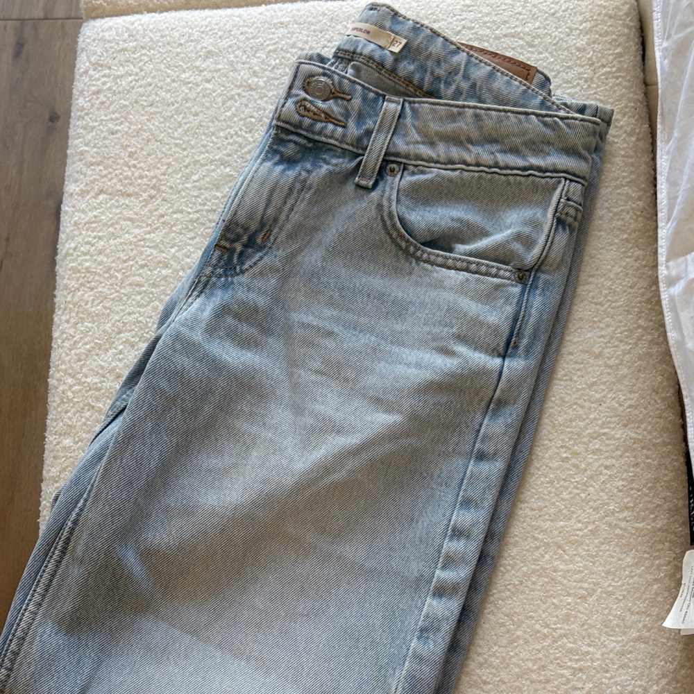 NWOT Levi’s SuperLow Viral Jeans Size 27  lightWash womansJeans